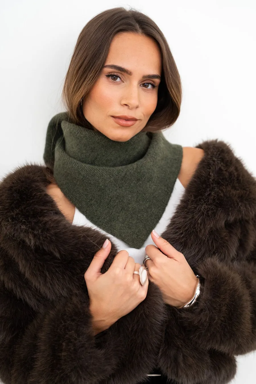 Khăn quàng cổ tam giác 