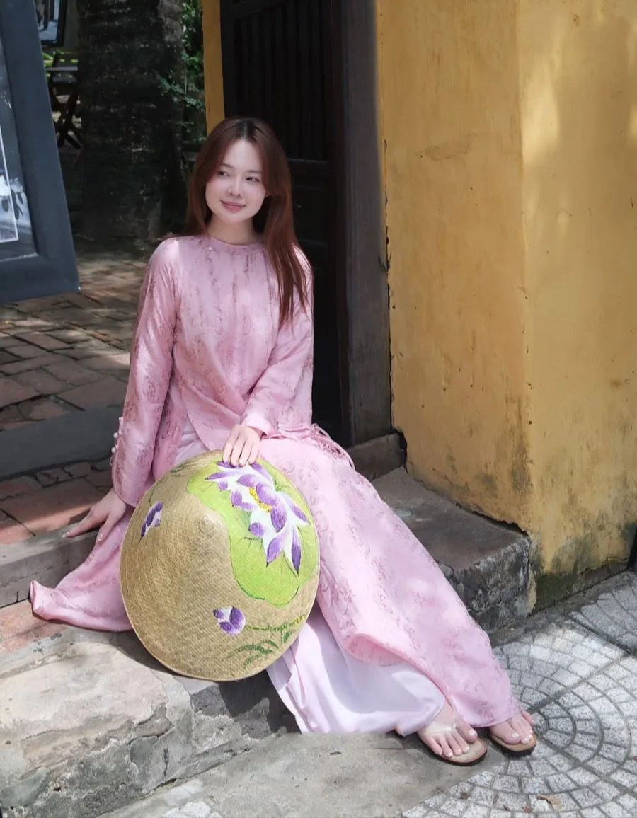 Caption áo dài hồng ngọt ngào, nữ tính