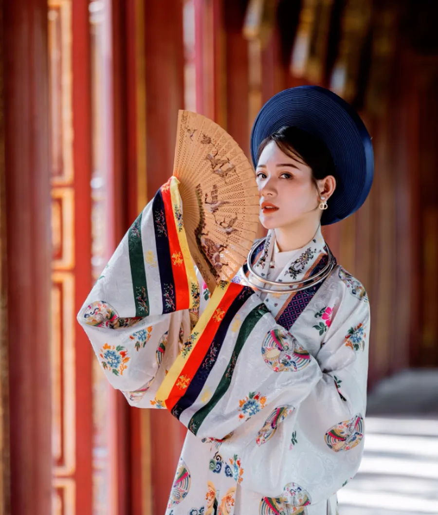 Vẻ đẹp cung đình cổ kính của áo Nhật Bình
