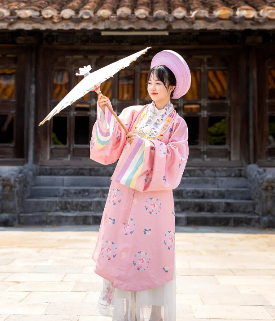 Vẻ đẹp cung đình cổ kính của áo Nhật Bình