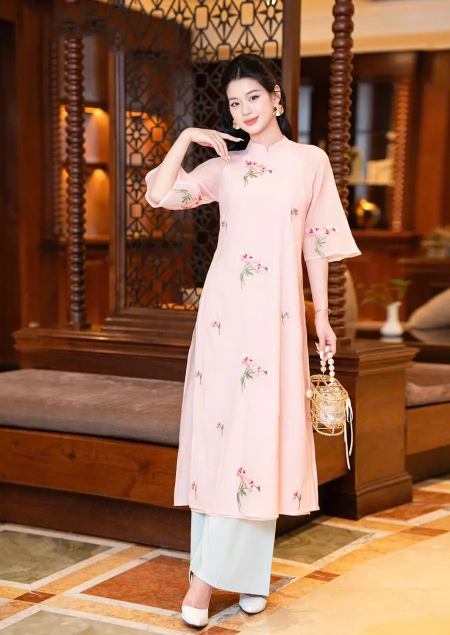 Túi đính cườm hoặc ngọc trai 