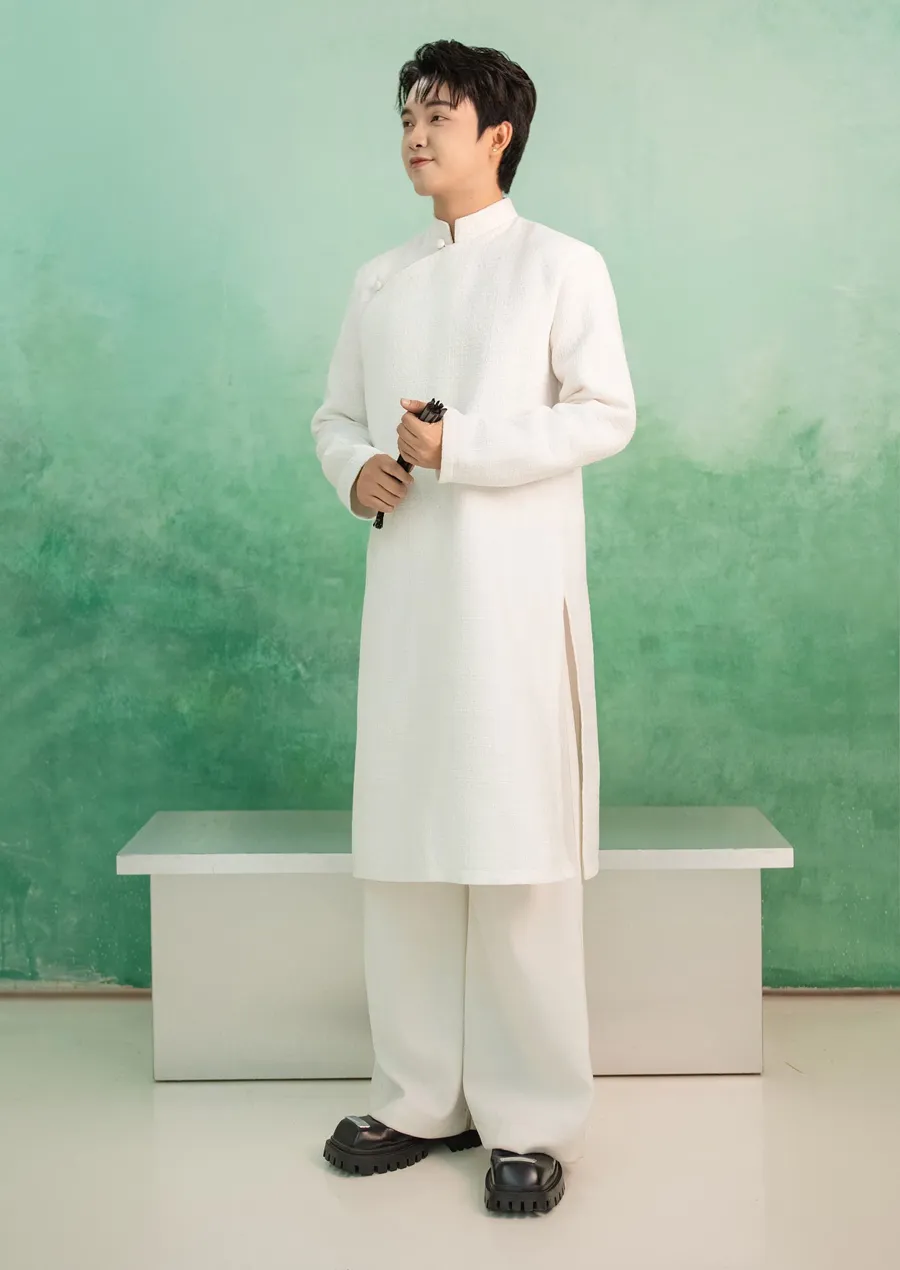 Áo dài lụa trắng cổ trụ