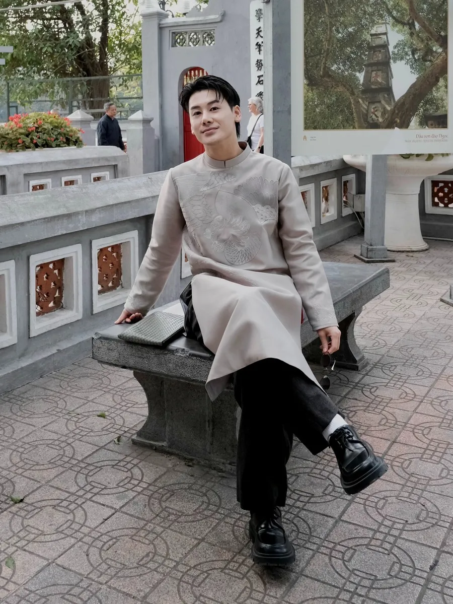 10+ Mẫu Áo Dài Tết 2026 Cho Nam Đẹp, Dễ Mặc, Dễ Phối - 17