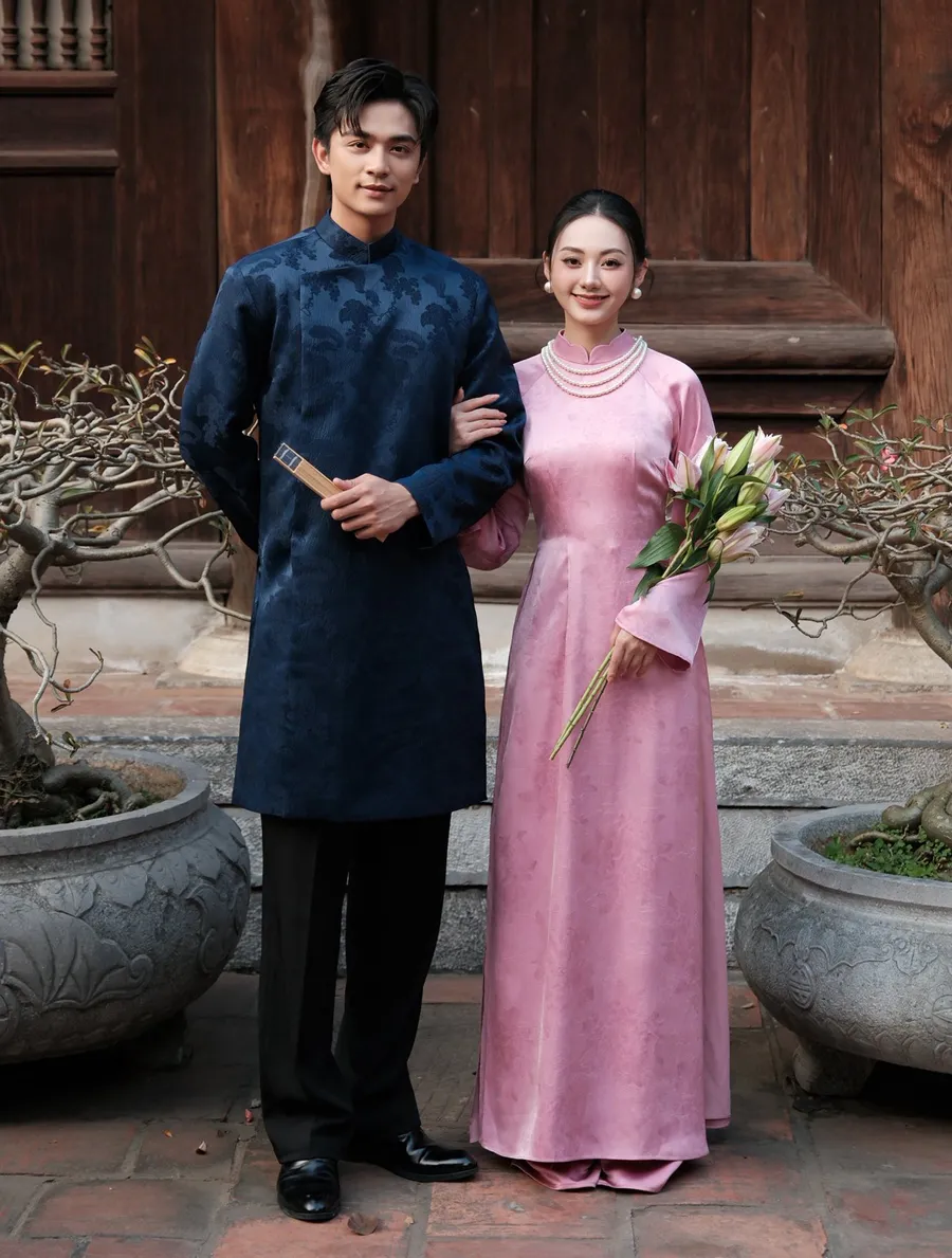 Áo dài lụa gấm họa tiết chìm