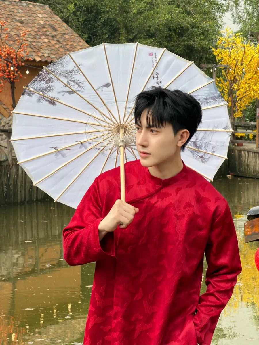 Áo dài xuân hè họa tiết hoa lá