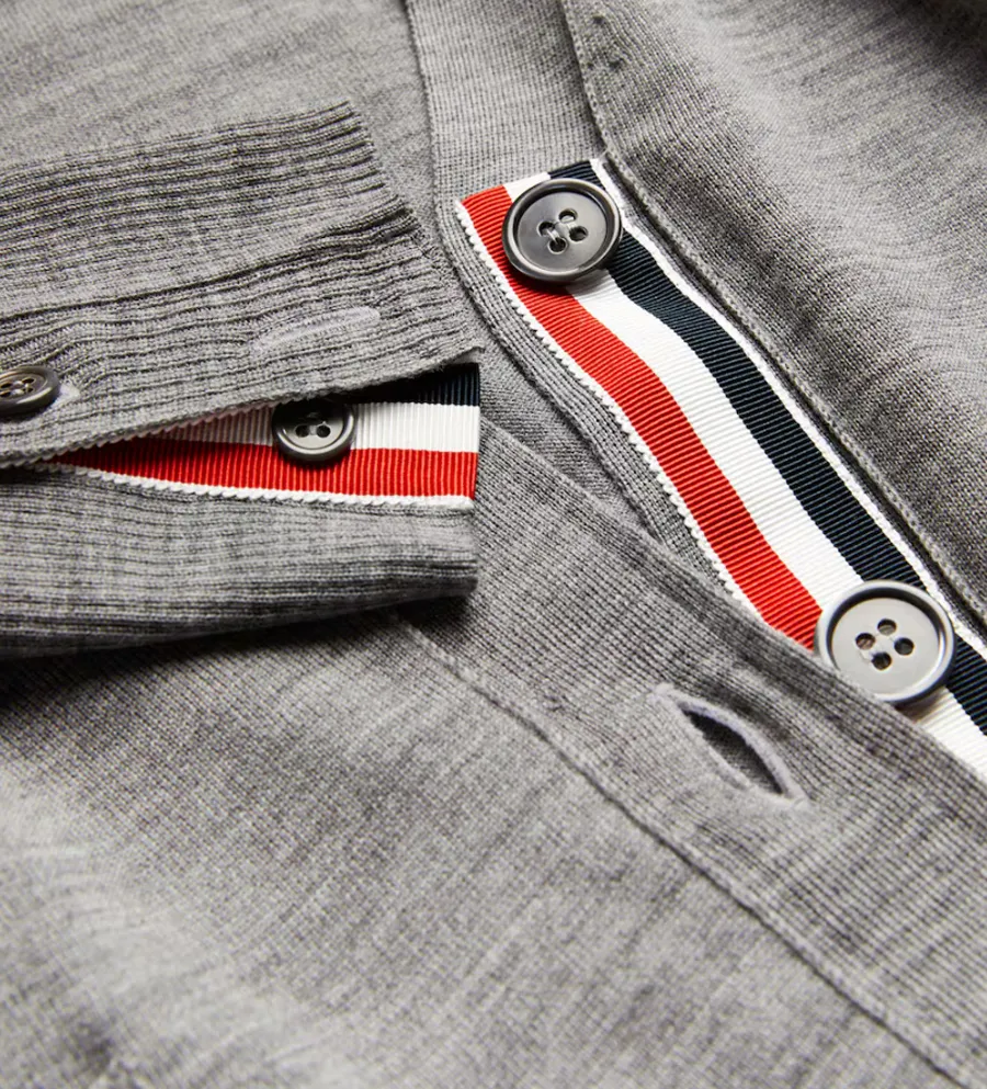 Đánh giá đường may, cấu trúc và các chi tiết hoàn thiện