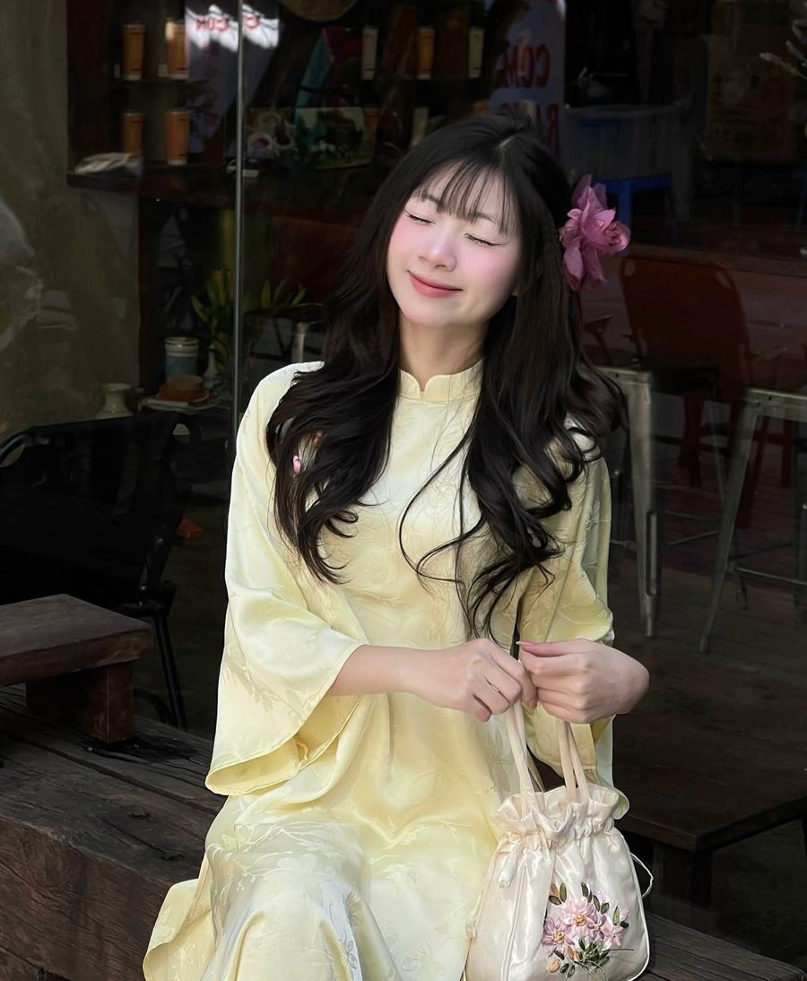 Chụp ảnh áo dài Tết tại quán cafe