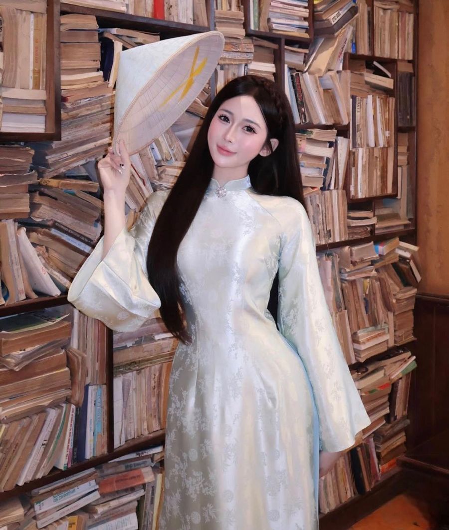 Tạo dáng chụp ảnh áo dài Tết với nón lá