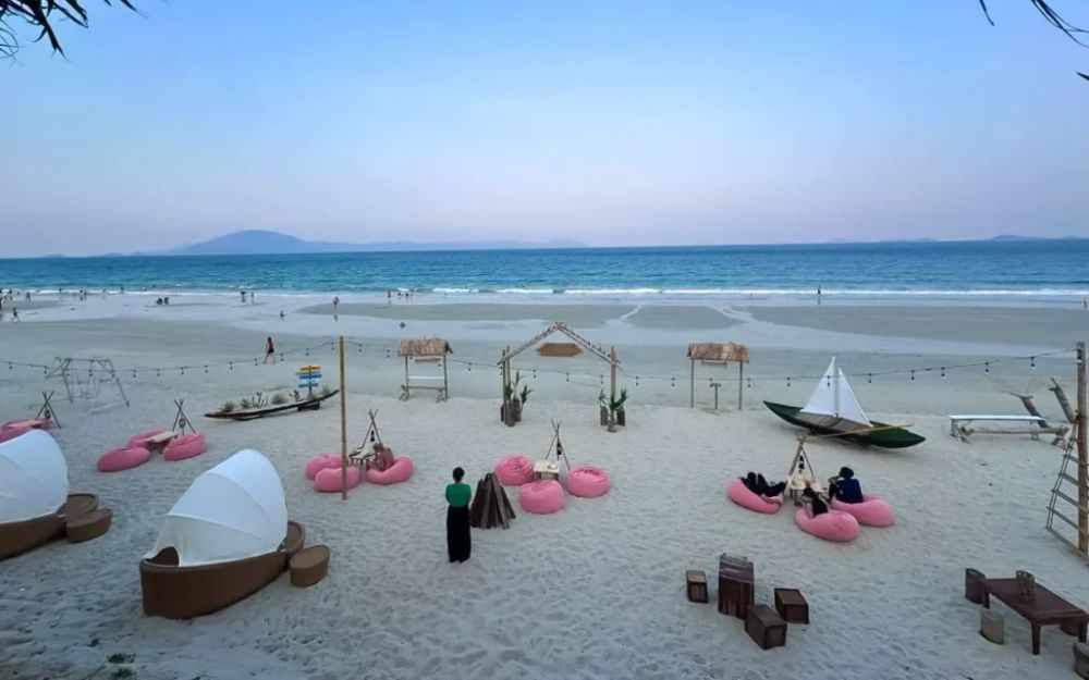 Đi Nha Trang Mặc Gì Chụp Ảnh Đẹp? Gợi Ý 15+ Outfit Cho Nam Nữ - 17