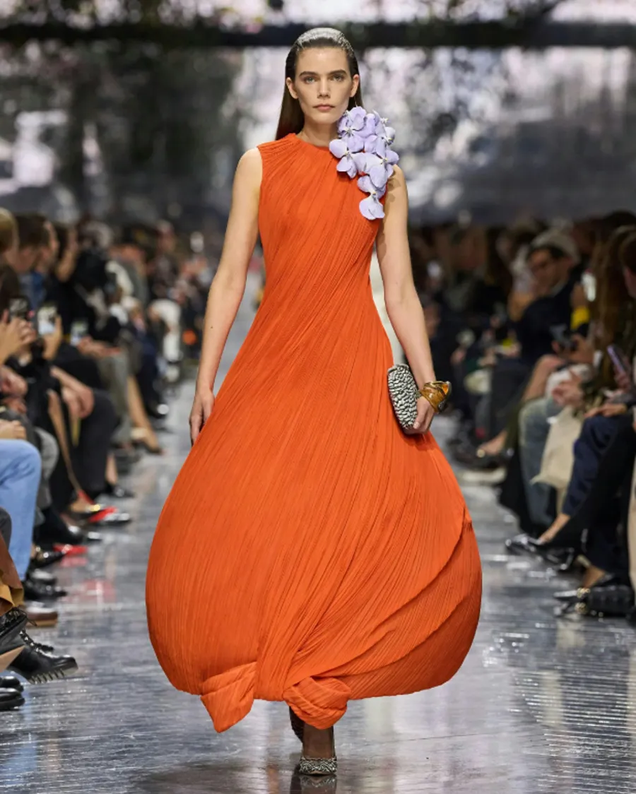 Dior Haute Couture SS26: Khu vườn hoa nở rộ và màn debut định mệnh của Jonathan Anderson - 1