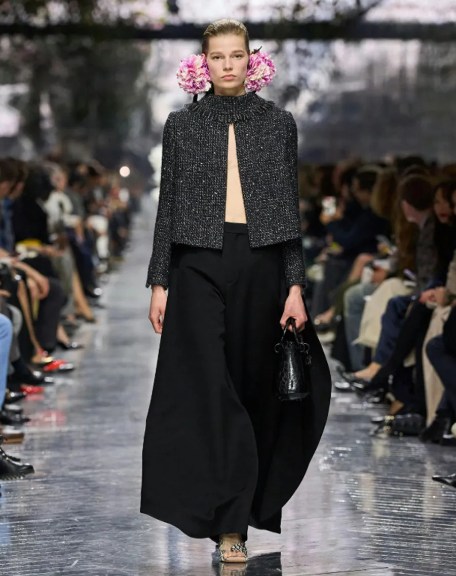 Dior Haute Couture SS26: Khu vườn hoa nở rộ và màn debut định mệnh của Jonathan Anderson - 14