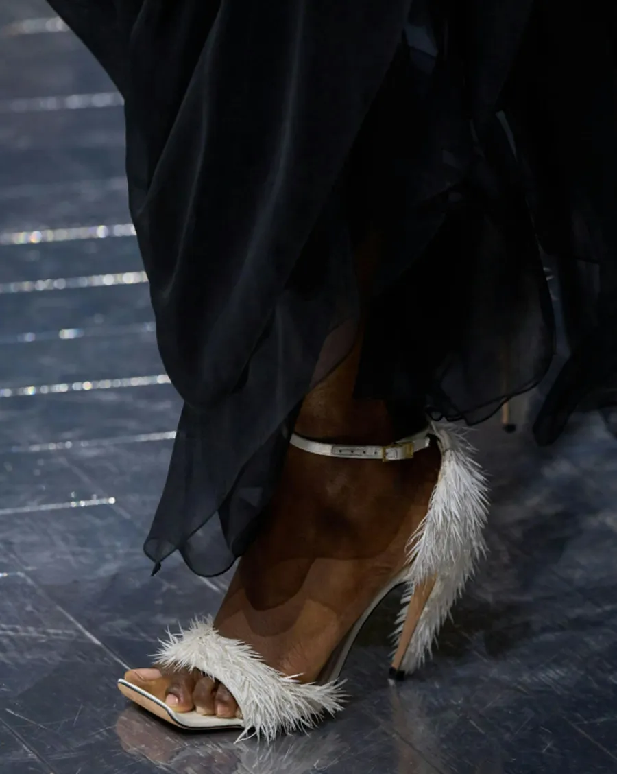 Dior Haute Couture SS26: Khu vườn hoa nở rộ và màn debut định mệnh của Jonathan Anderson - 13