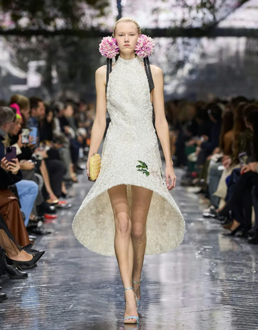 Dior Haute Couture SS26: Khu vườn hoa nở rộ và màn debut định mệnh của Jonathan Anderson - 15
