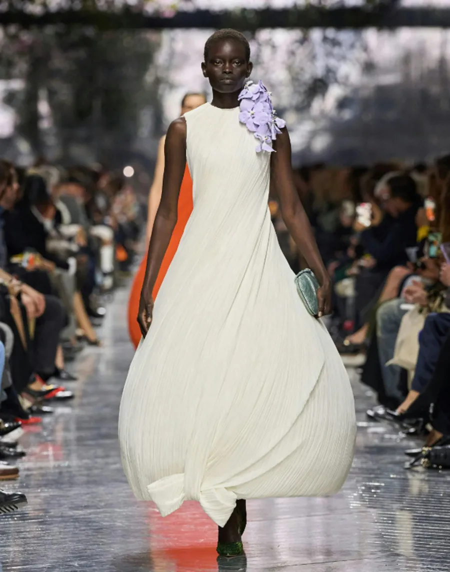 Dior Haute Couture SS26: Khu vườn hoa nở rộ và màn debut định mệnh của Jonathan Anderson - 2