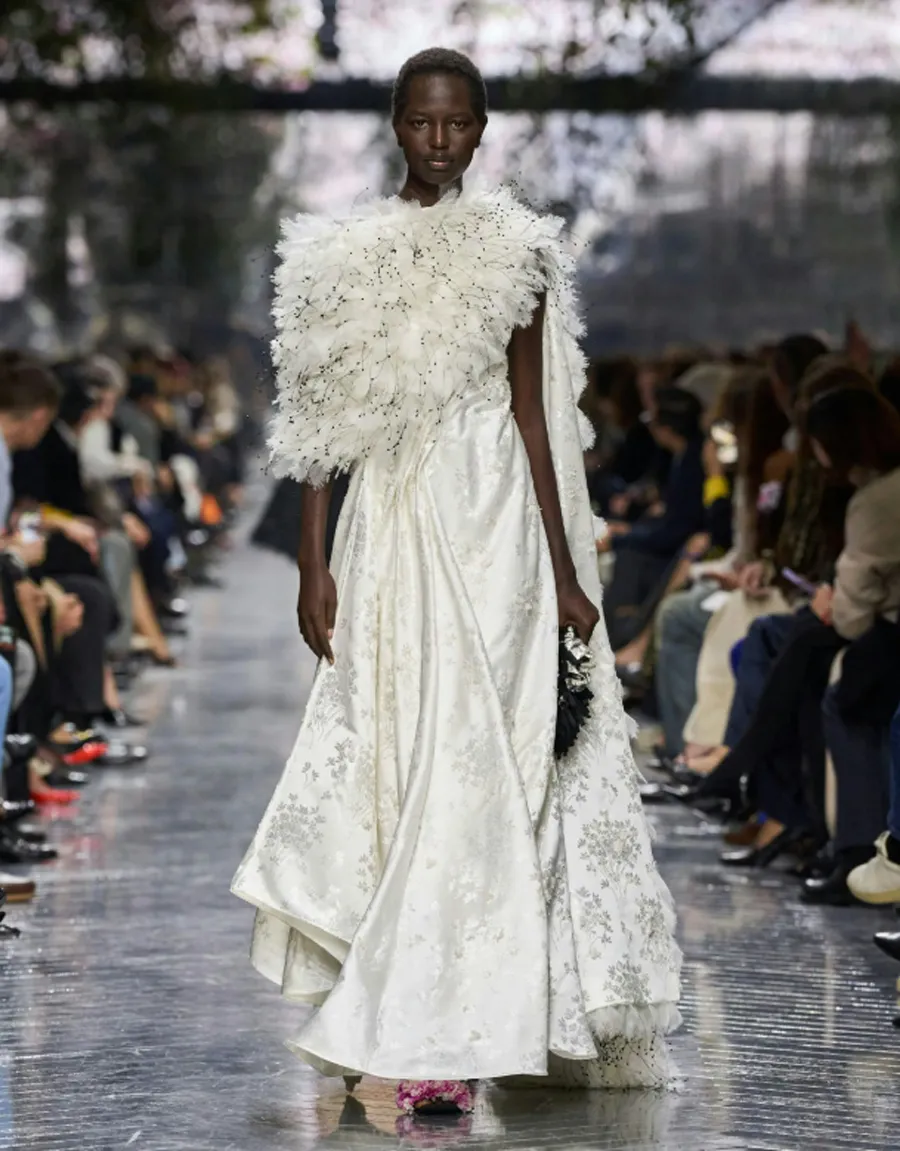 Dior Haute Couture SS26: Khu vườn hoa nở rộ và màn debut định mệnh của Jonathan Anderson - 21