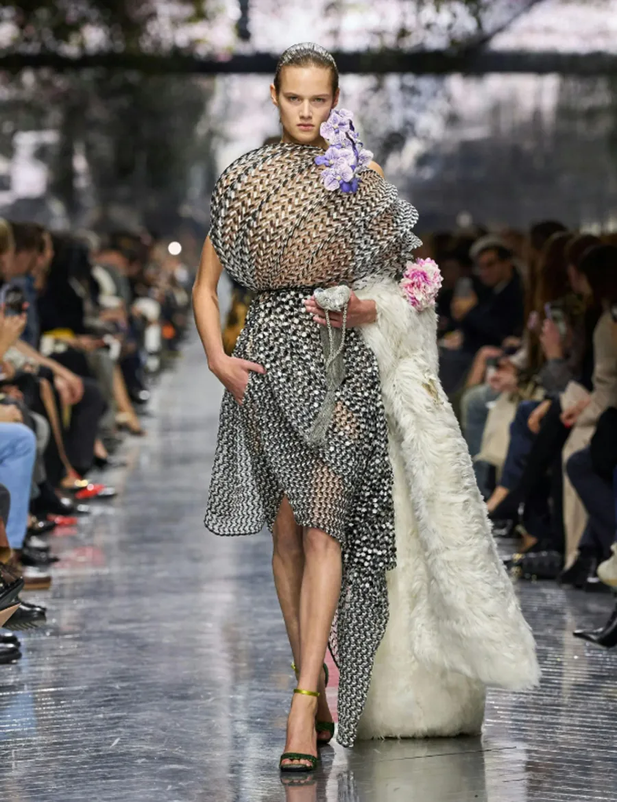 Dior Haute Couture SS26: Khu vườn hoa nở rộ và màn debut định mệnh của Jonathan Anderson - 23