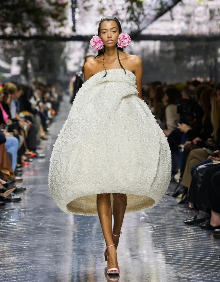 Dior Haute Couture SS26: Khu vườn hoa nở rộ và màn debut định mệnh của Jonathan Anderson - 24