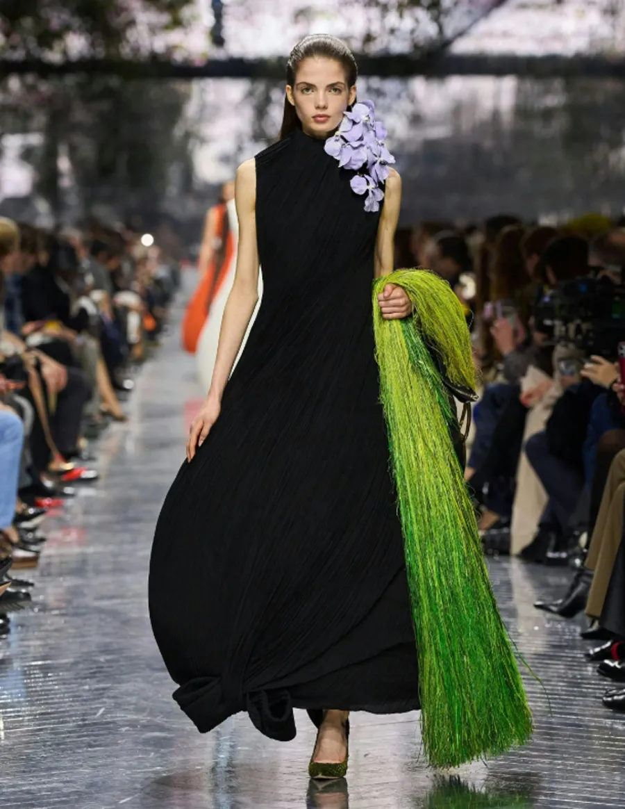 Dior Haute Couture SS26: Khu vườn hoa nở rộ và màn debut định mệnh của Jonathan Anderson - 3