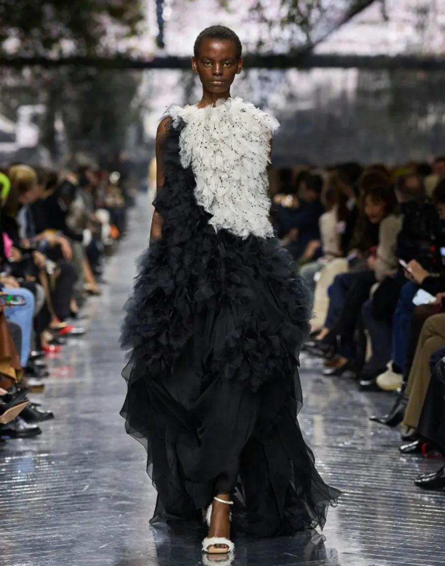 Dior Haute Couture SS26: Khu vườn hoa nở rộ và màn debut định mệnh của Jonathan Anderson - 8