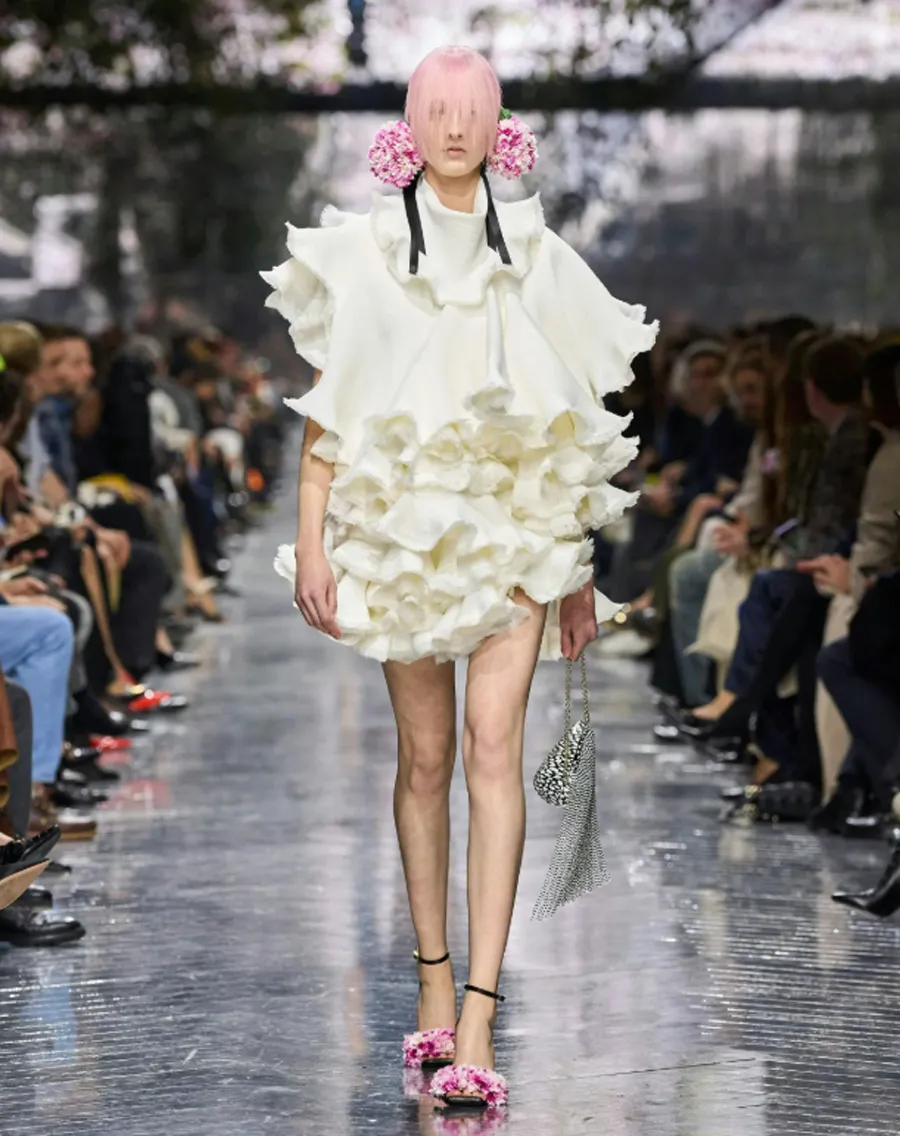 Dior Haute Couture SS26: Khu vườn hoa nở rộ và màn debut định mệnh của Jonathan Anderson - 10