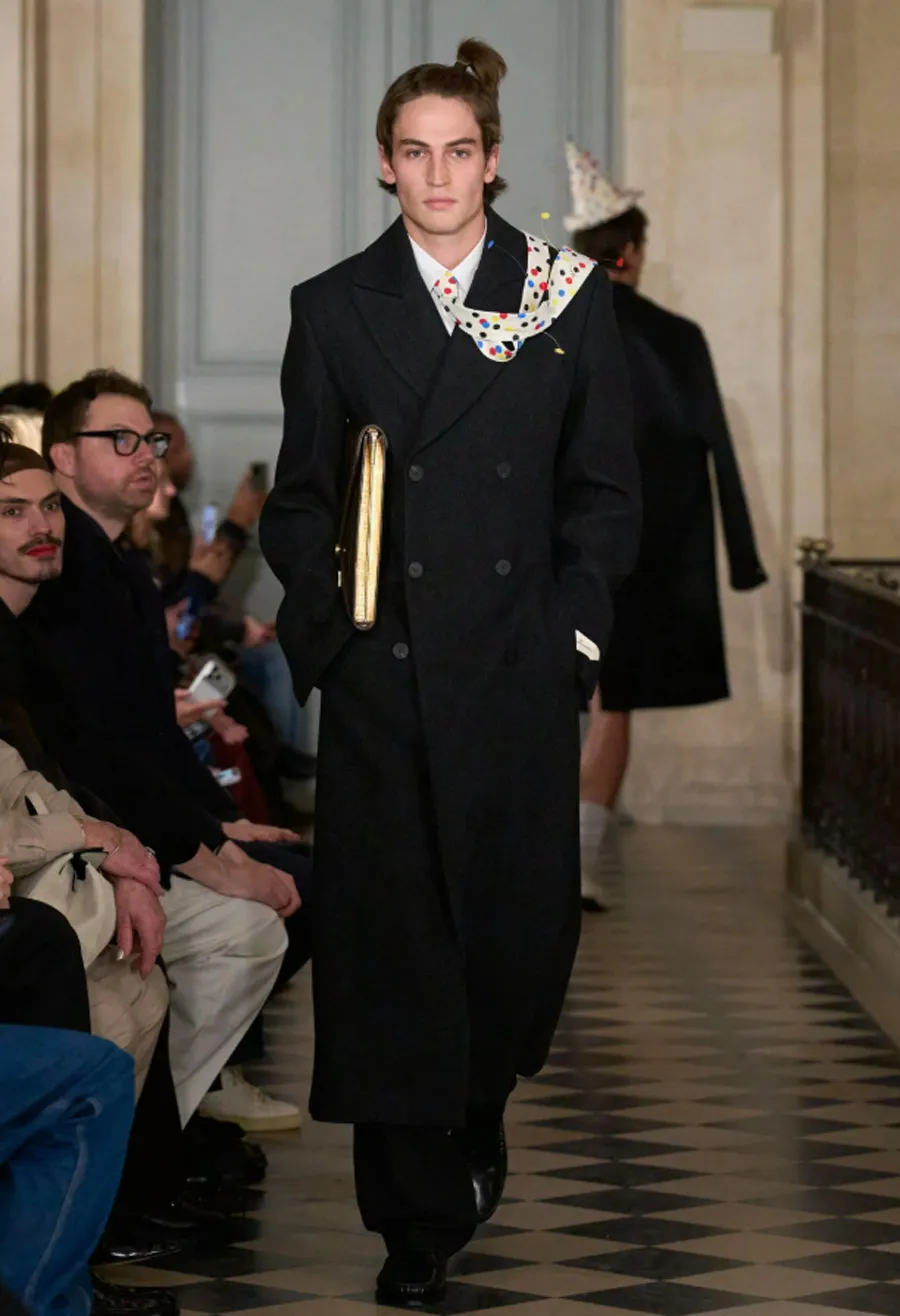 Jacquemus RTW 2026 và cuộc đối thoại đầy màu sắc với thập niên 1980 - 14