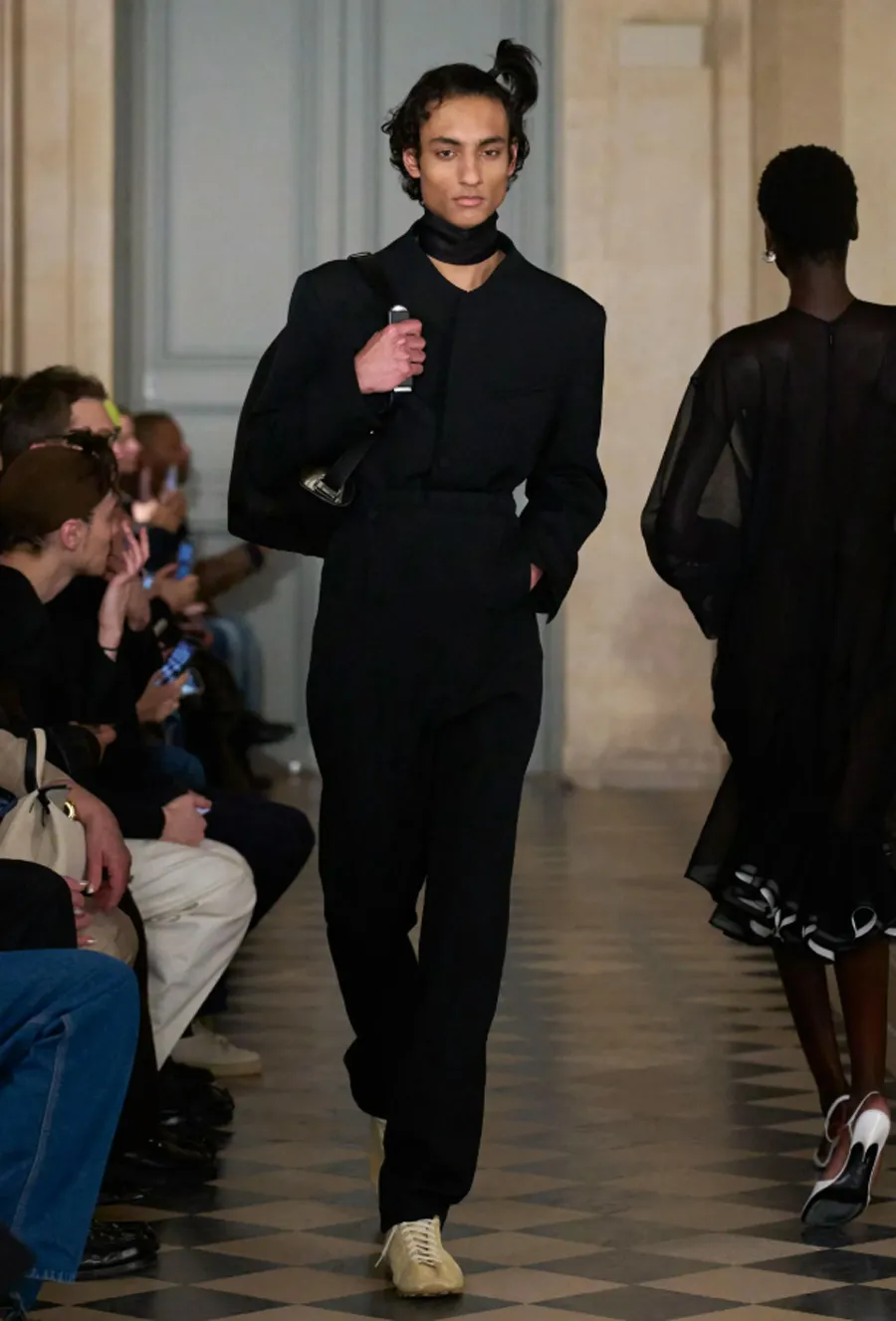 Jacquemus RTW 2026 và cuộc đối thoại đầy màu sắc với thập niên 1980 - 17