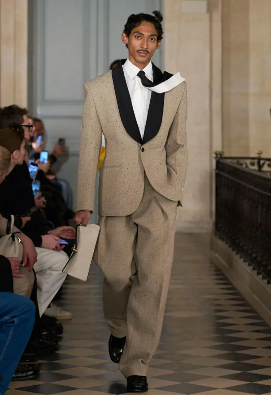 Jacquemus RTW 2026 và cuộc đối thoại đầy màu sắc với thập niên 1980 - 19