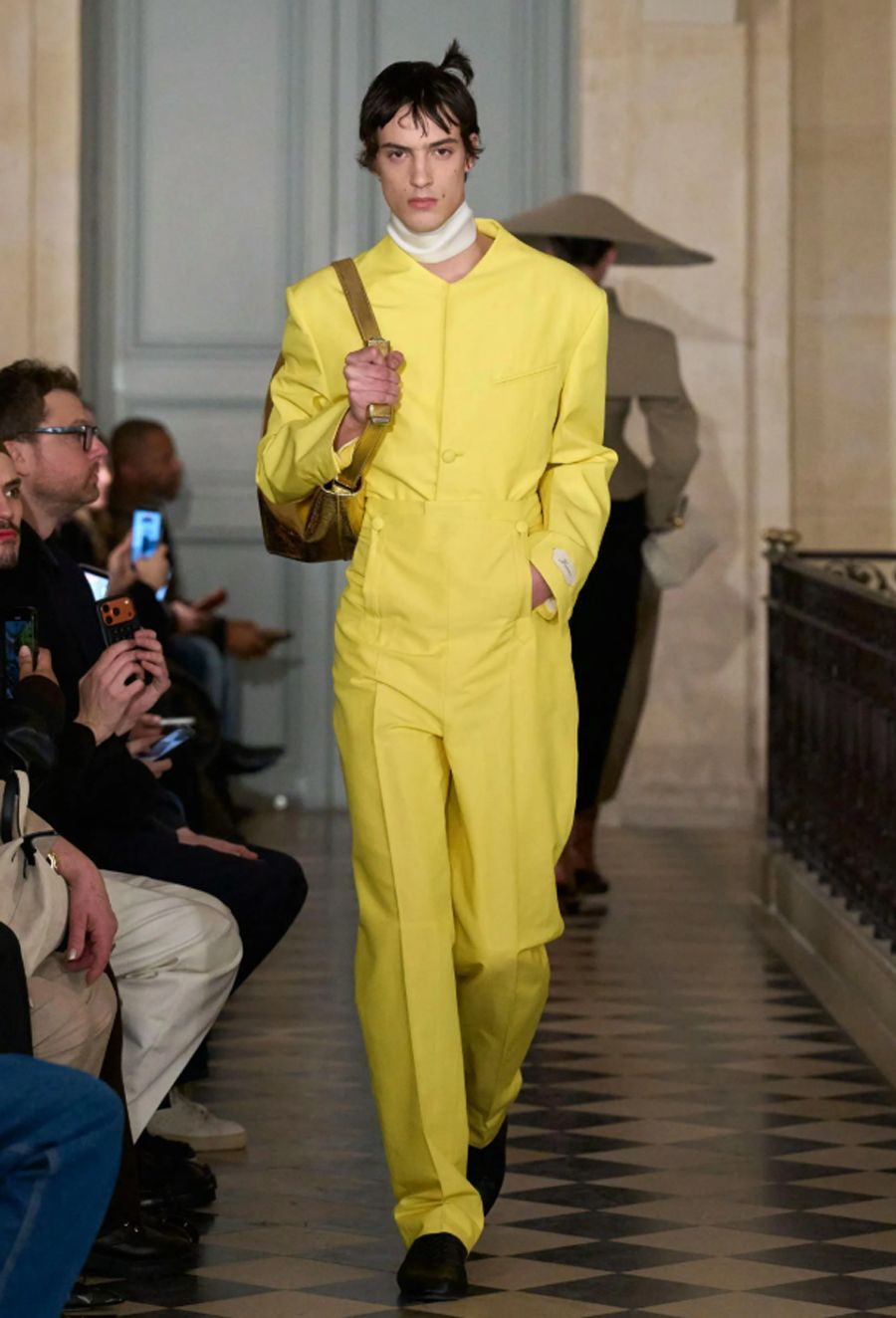 Jacquemus RTW 2026 và cuộc đối thoại đầy màu sắc với thập niên 1980 - 22