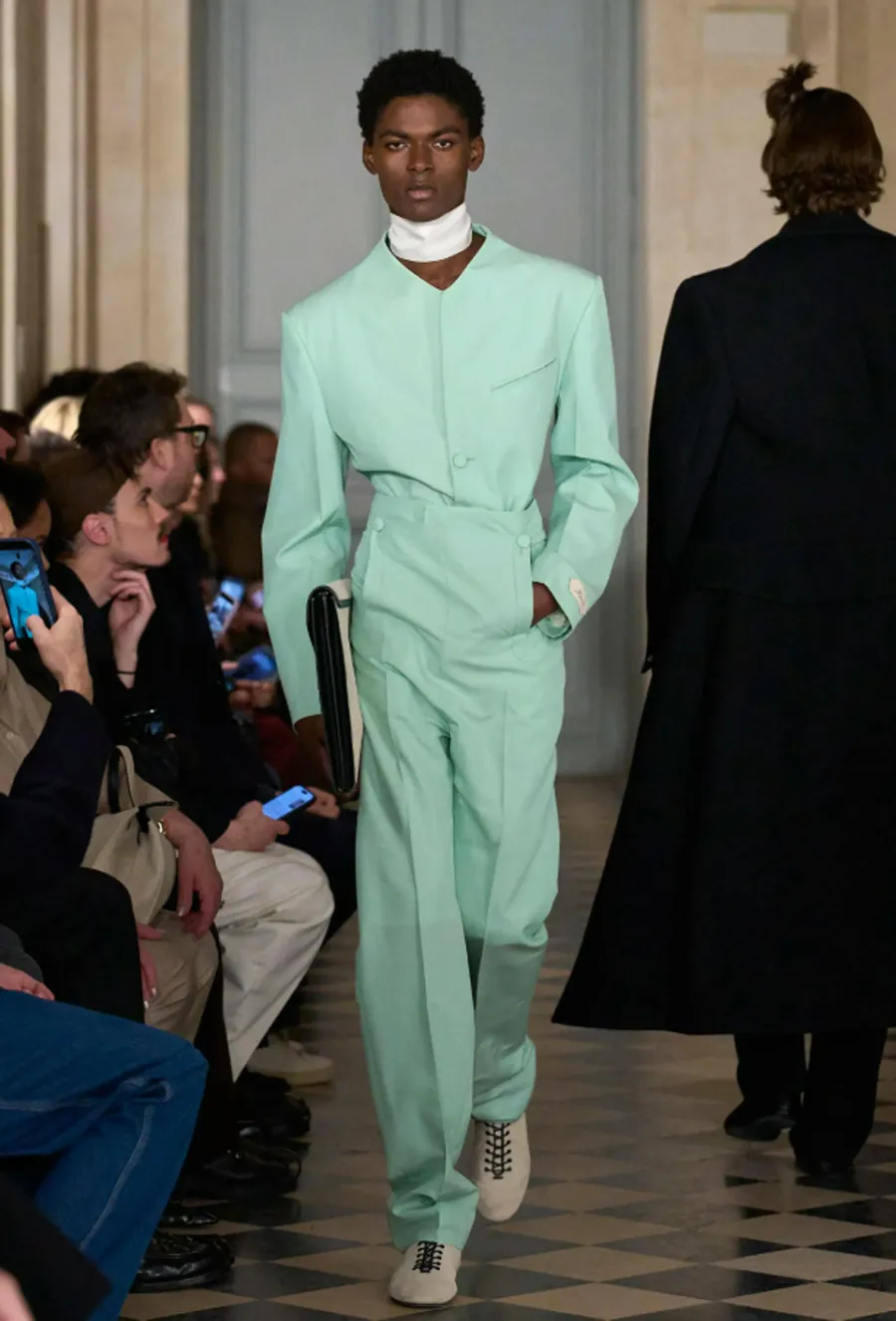 Jacquemus RTW 2026 và cuộc đối thoại đầy màu sắc với thập niên 1980 - 8