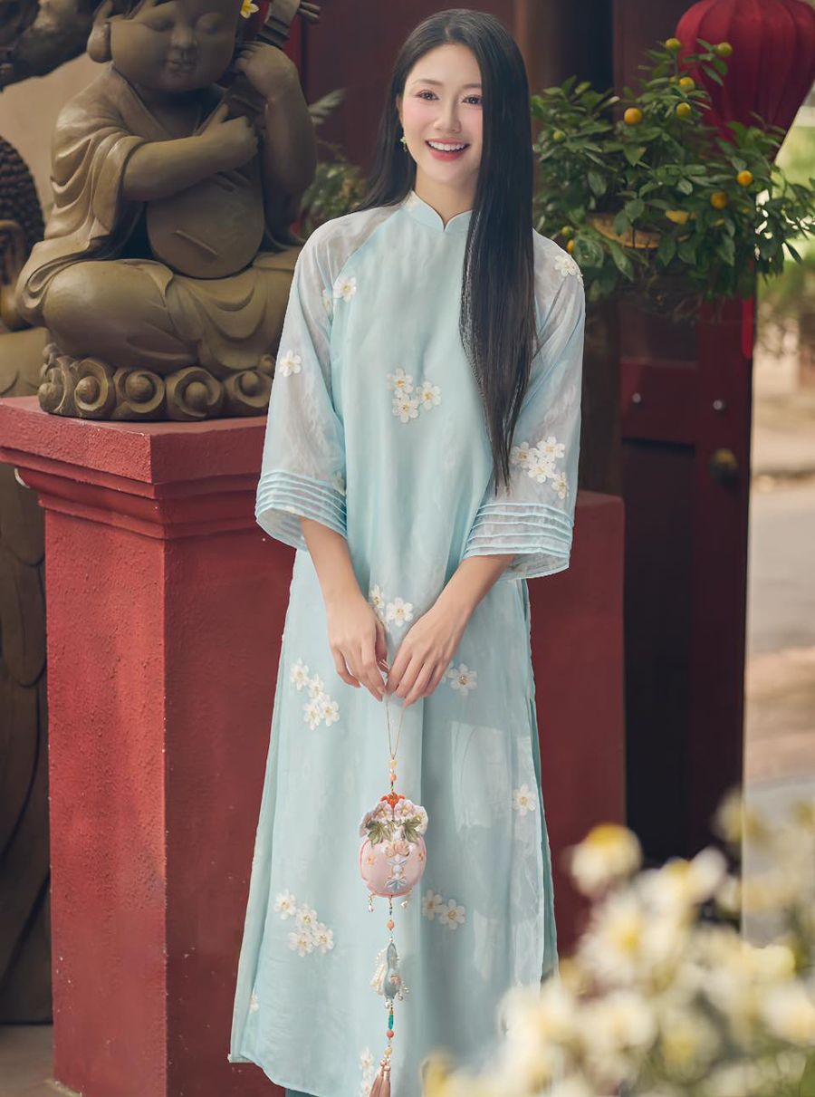 Tóc buông dài tự nhiên