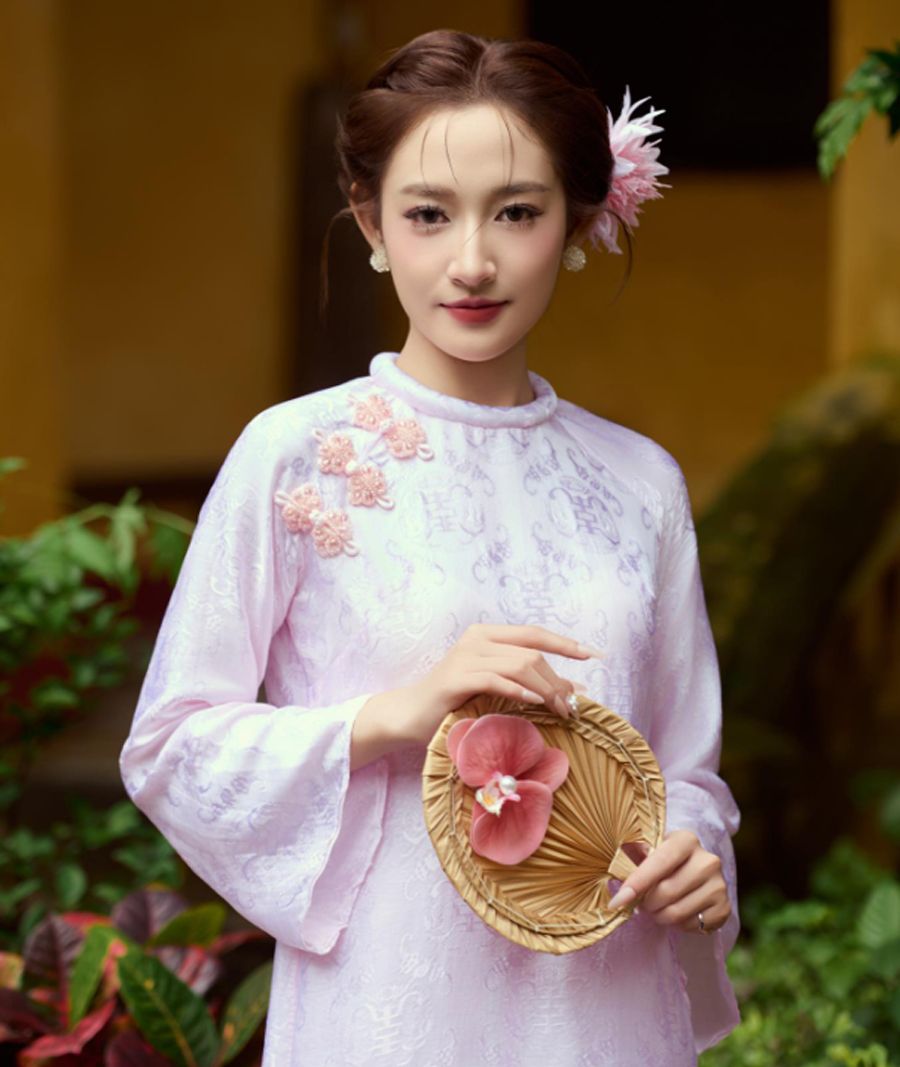 Tóc tết vòng qua đầu