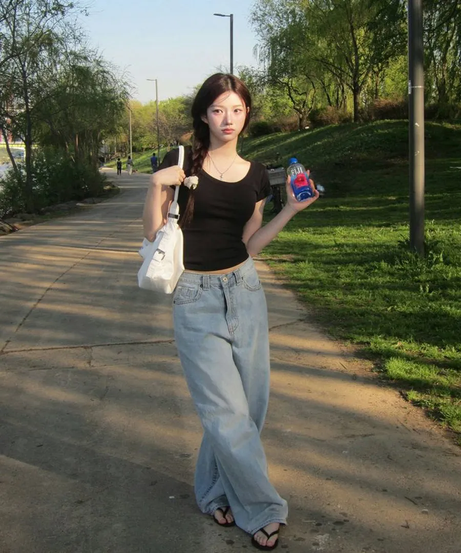 Quần jean loose fit + áo croptop/áo body 