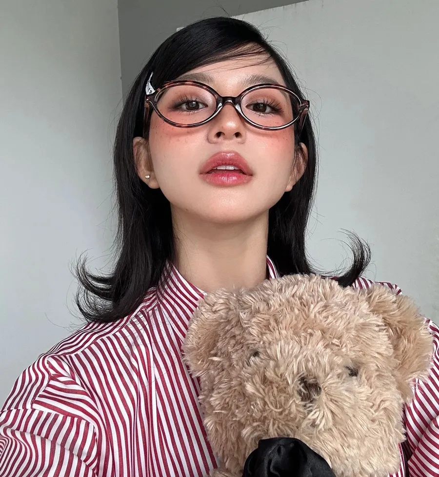 Kính gọng oval (tròn dài)