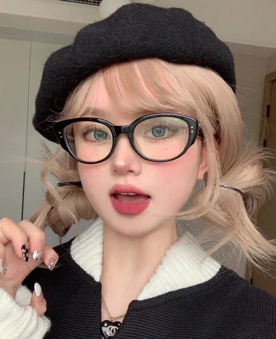 Kính gọng wayfarer bo góc nhẹ