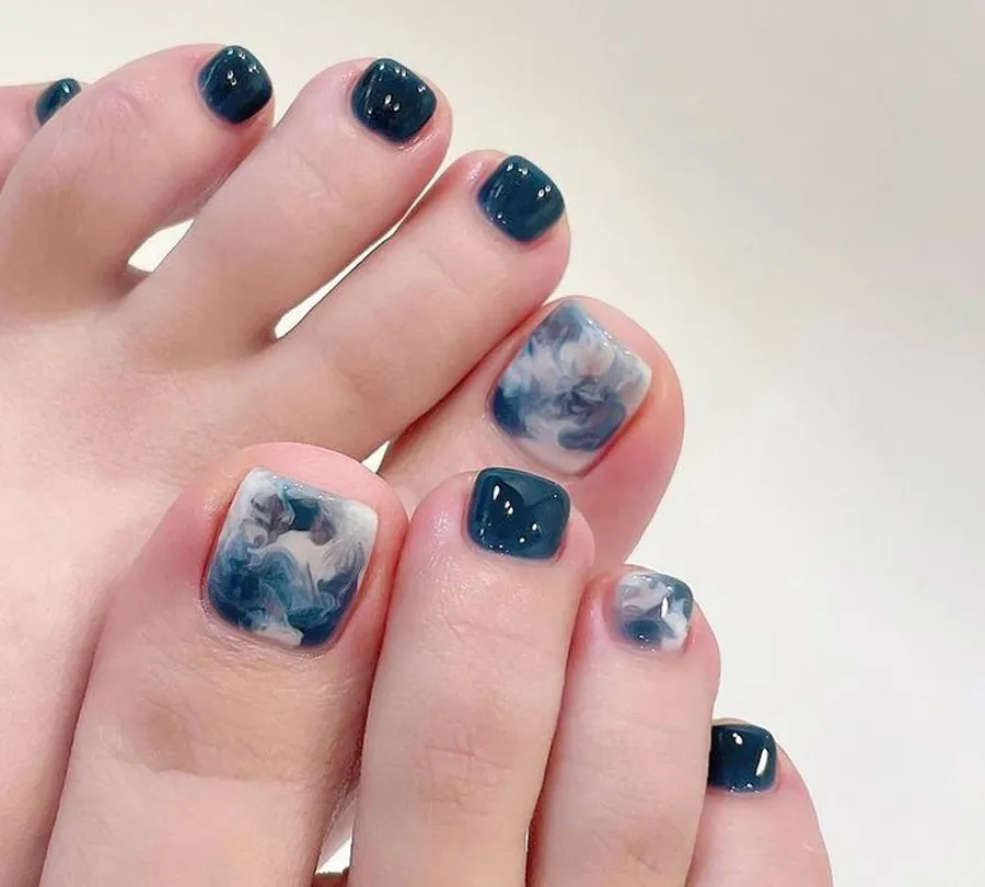 Mẫu móng chân Tết vân đá phong thủy