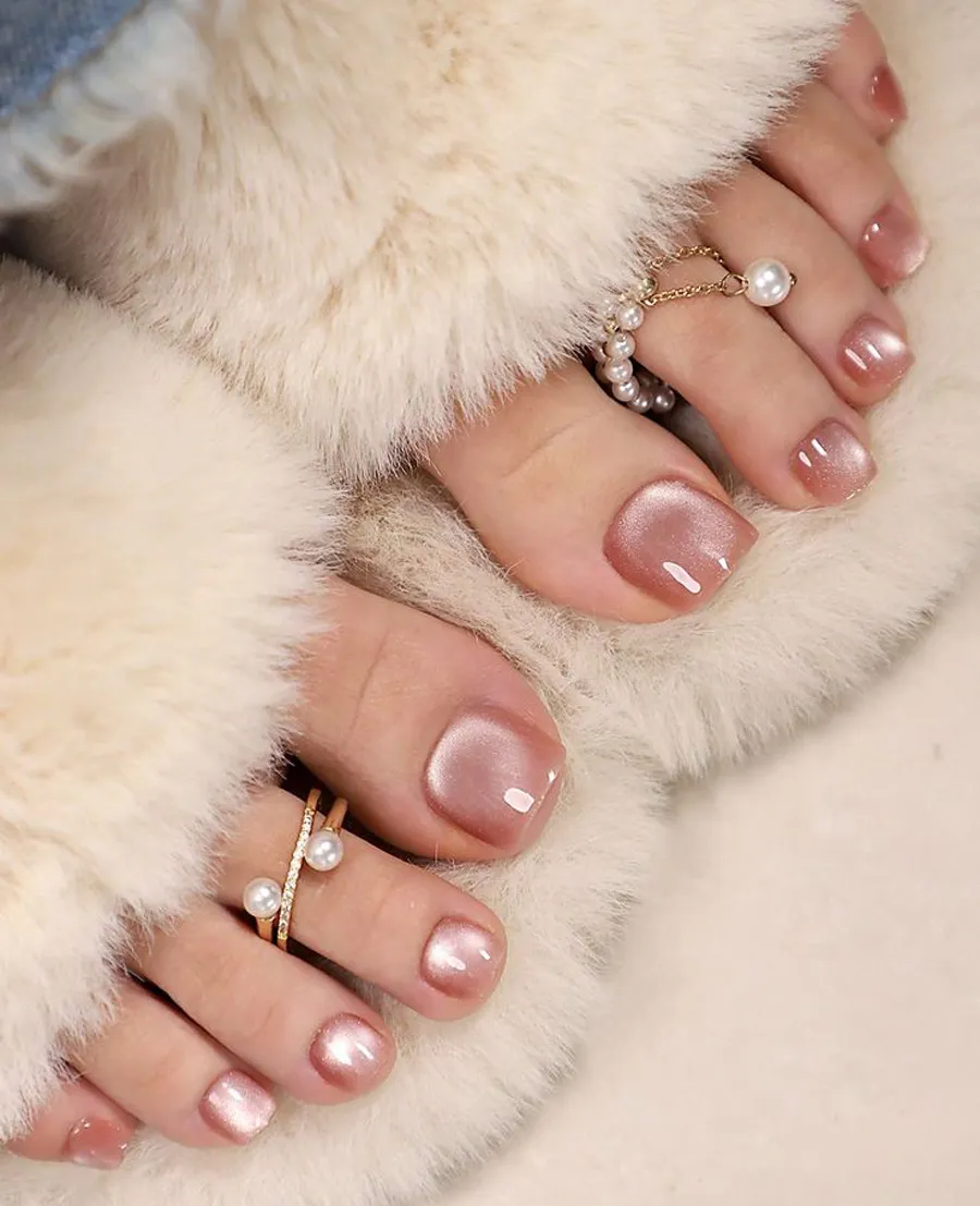 Mẫu móng chân Tết sơn mắt mèo