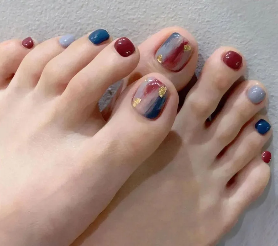Mẫu nail chân Tết nhiều màu