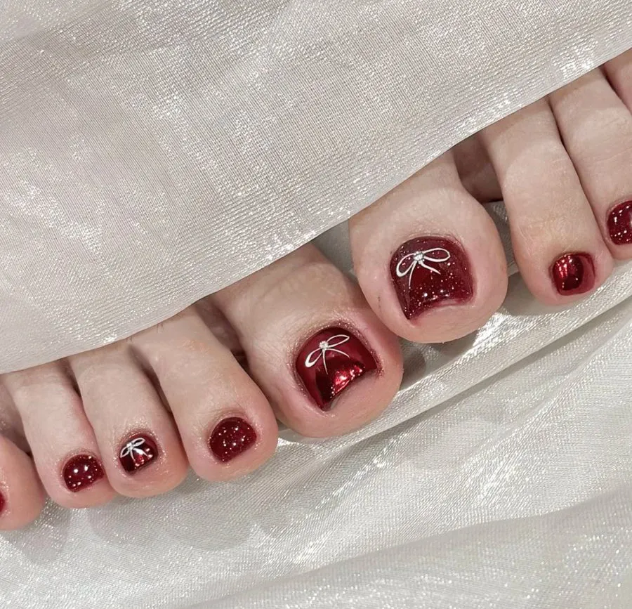 Mẫu nail chân đỏ Tết