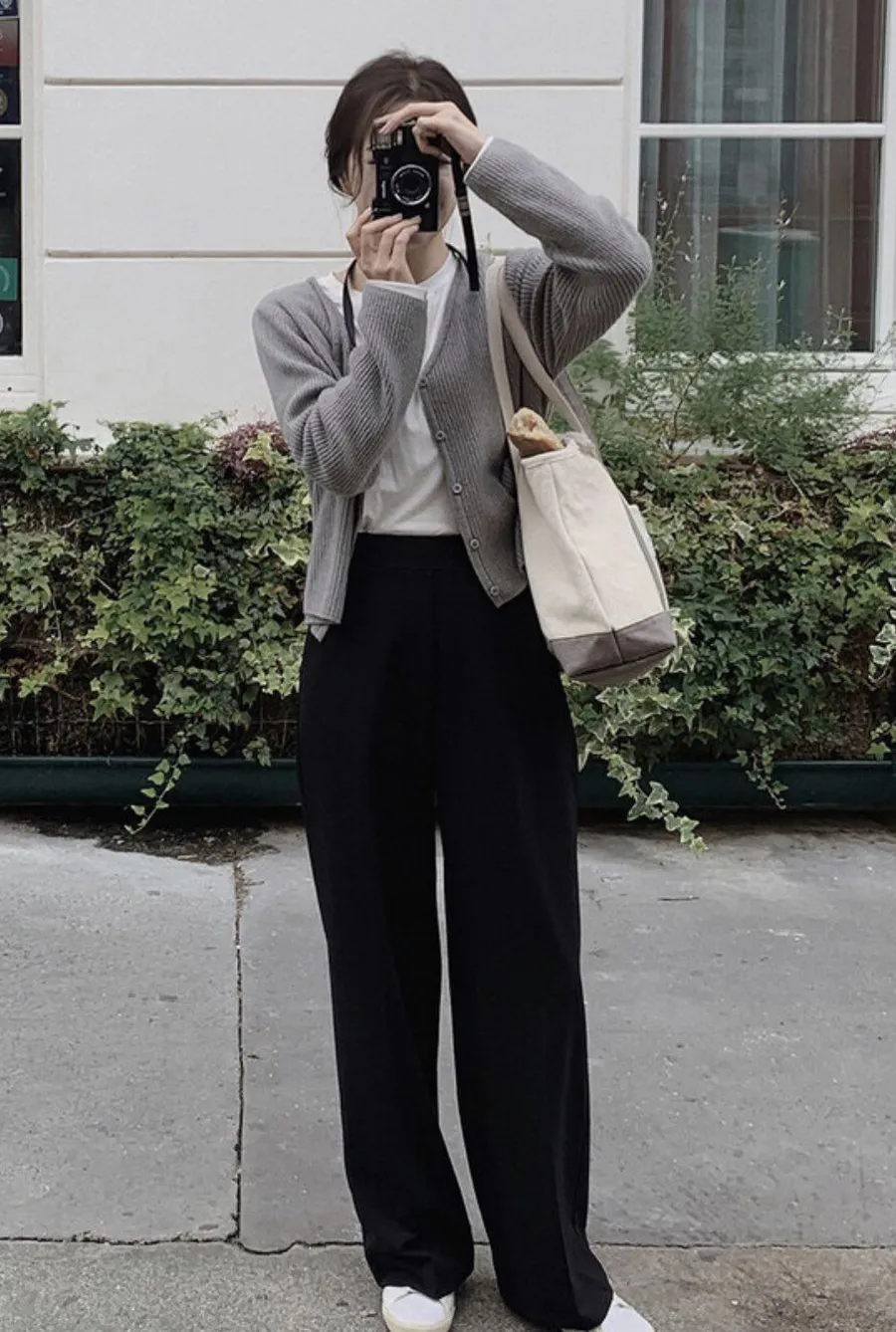 Áo xám lông chuột phối quần màu gì?