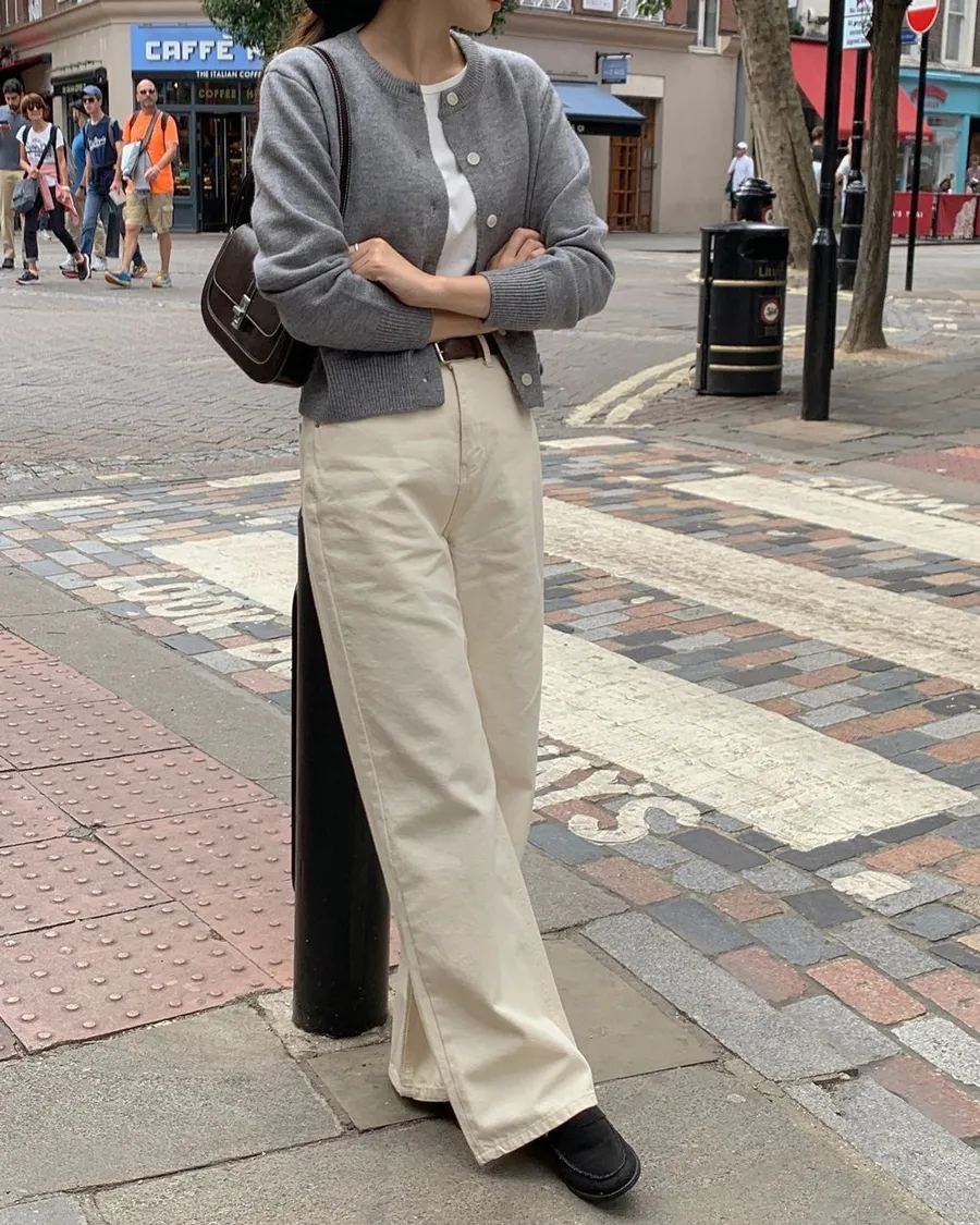 Phối xám lông chuột với màu be hoặc kem