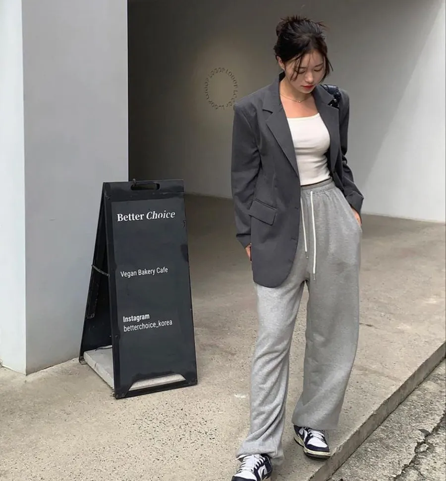 Áo xám lông chuột phối quần màu gì?