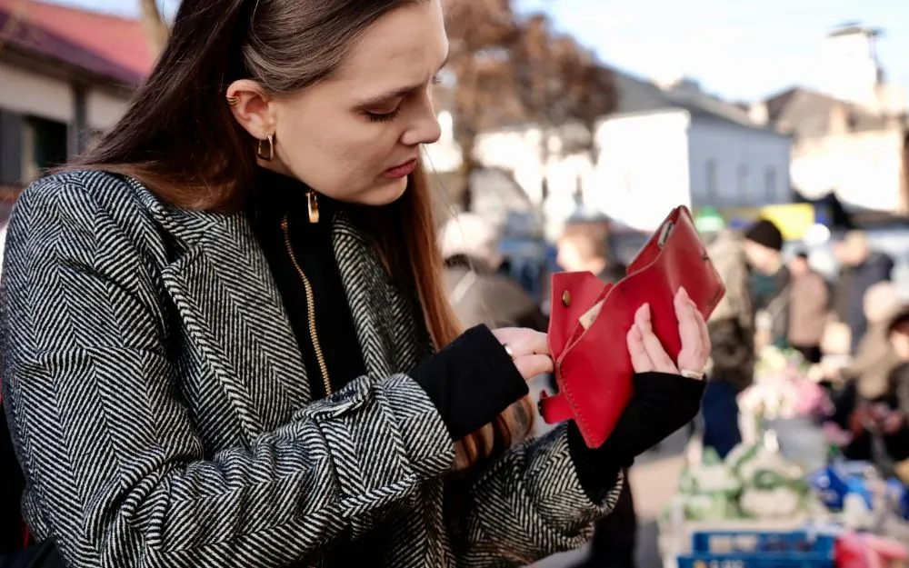 Mệnh Hỏa Dùng Ví Màu Gì? Gợi Ý 5 Mẫu Ví Giúp Thu Hút Tài Lộc - 1