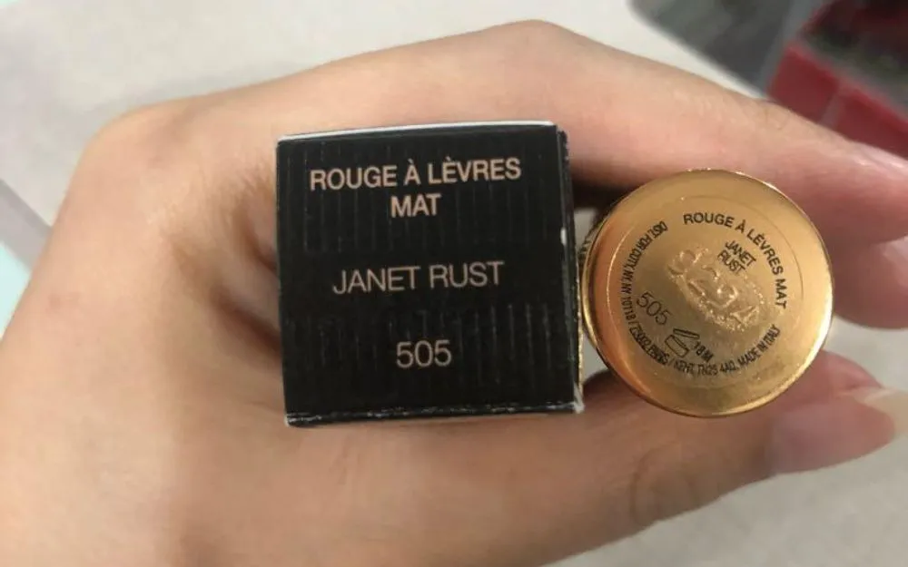 9 Cách Phân Biệt Son Gucci Thật - Giả Nhanh Chóng, Chính Xác - 3