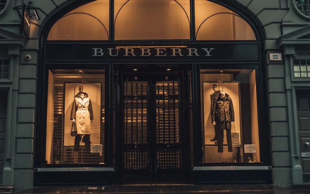 Tổng Quan Lịch Sử Thương Hiệu Burberry - Thời Trang Xa Xỉ Cao Cấp - 1