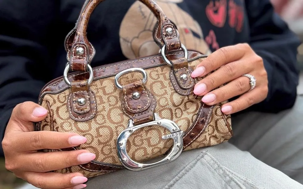 Top 16 Hãng Túi Xách Hàng Hiệu Bình Dân Bền Đẹp, Sang Trọng - 38