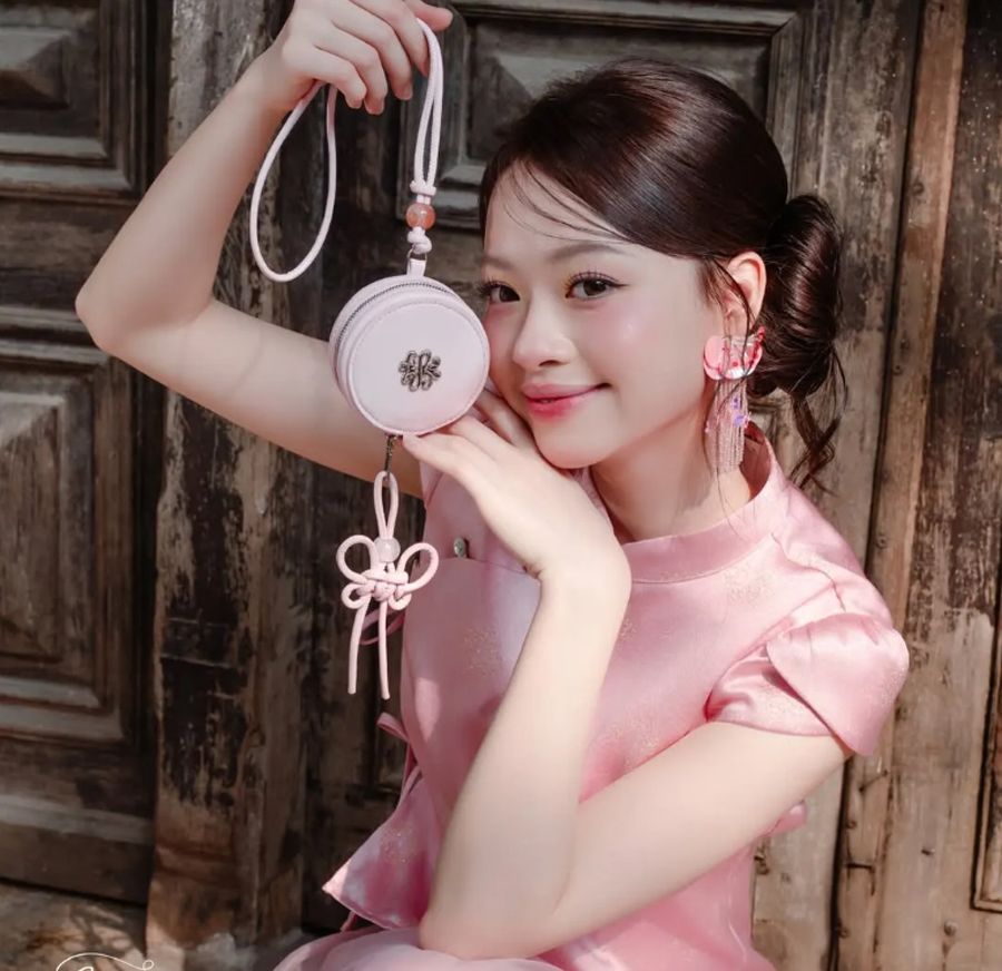 Nút thắt đồng tâm mang hơi thở đương đại