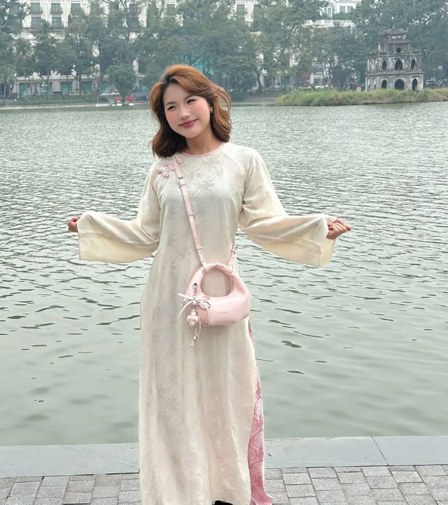 Tinh thần “More Is More” với charm hạt cườm và dây thừng