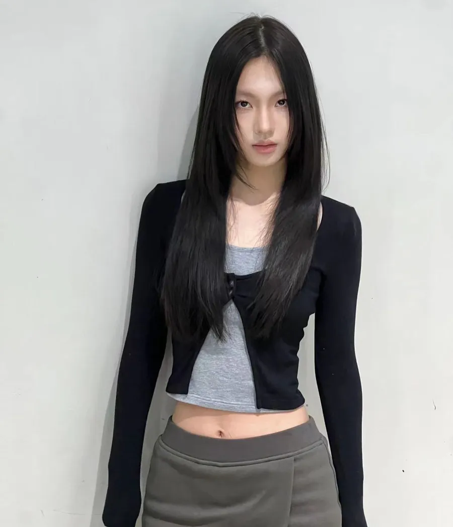 Tóc mái bổ luống hai bên