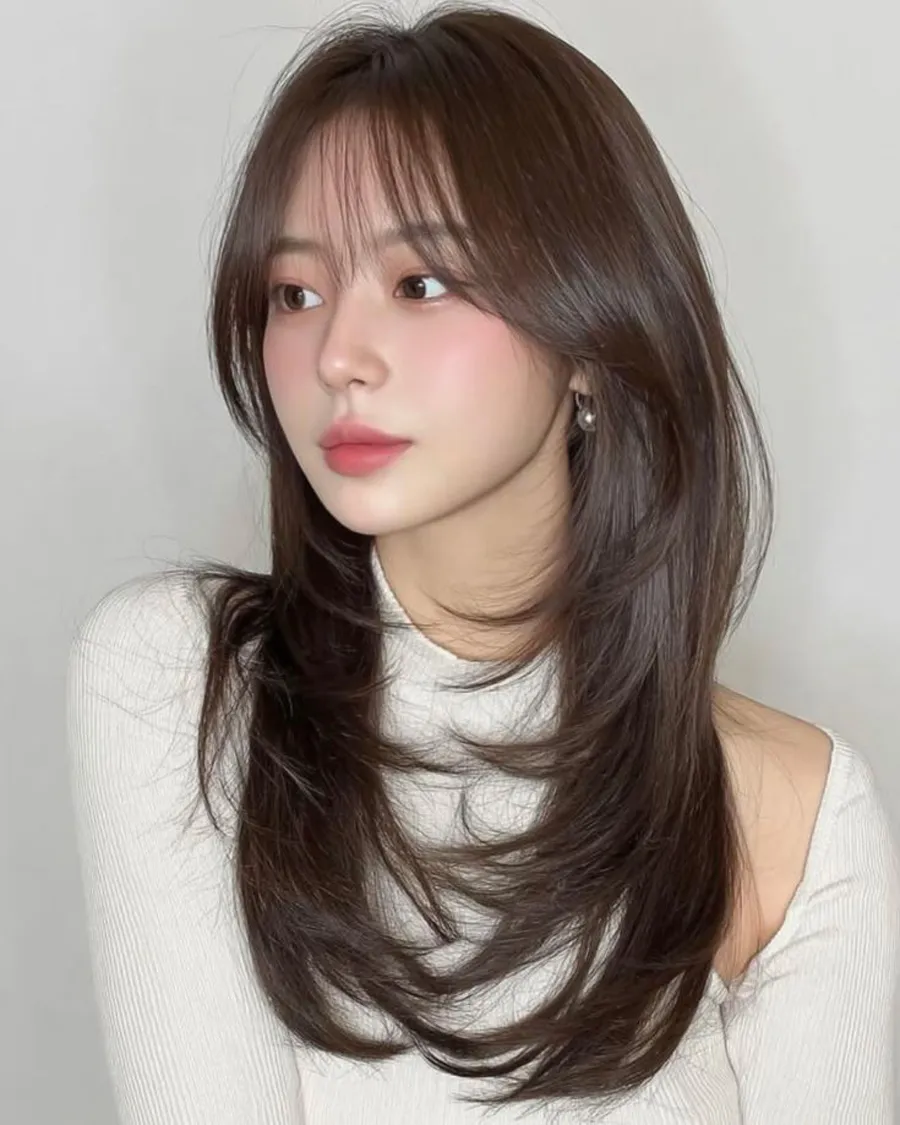 Tóc mái thưa uốn phồng