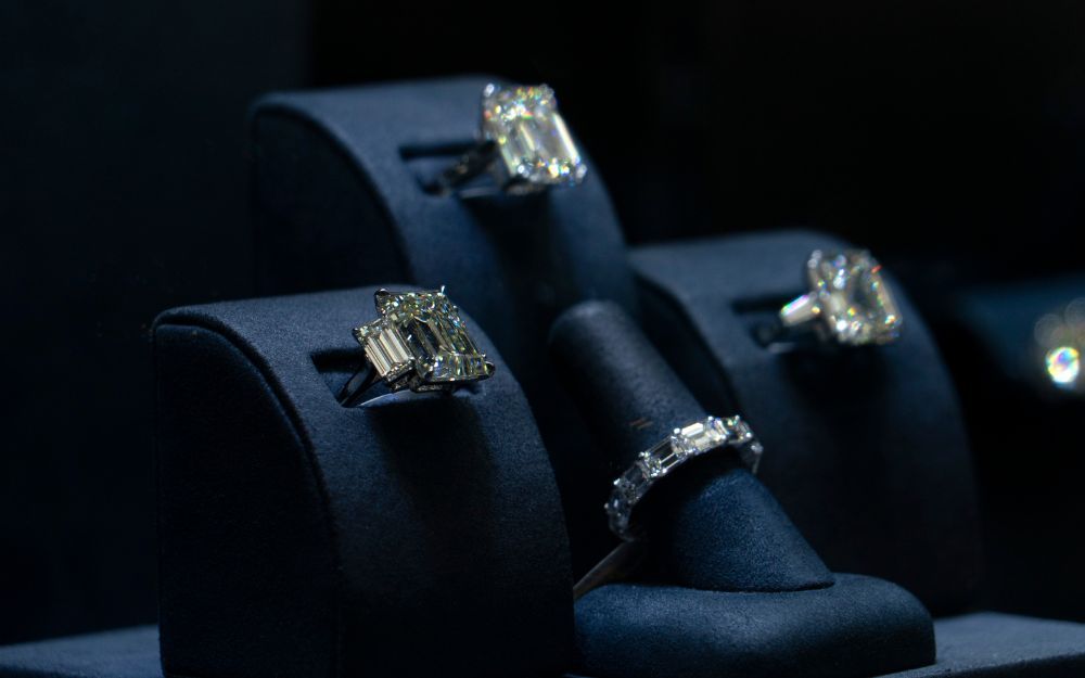 Mệnh Hỏa Đeo Bạc Được Không? Cách Chọn Trang Sức Cho Mệnh Hỏa - 2